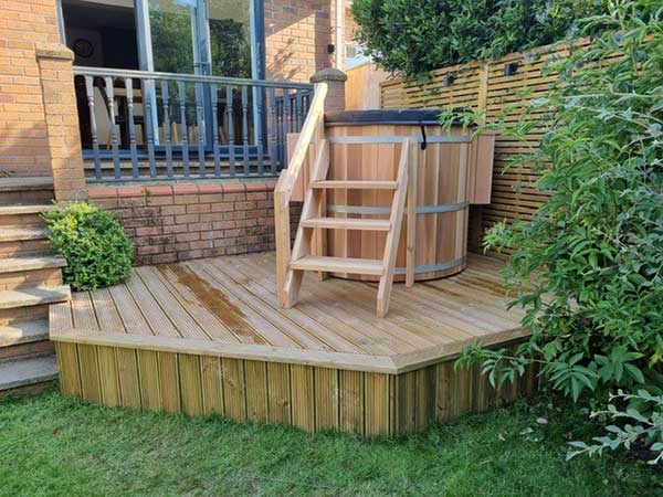 Aurora Cedar Wood Hot Tub (4 Person)