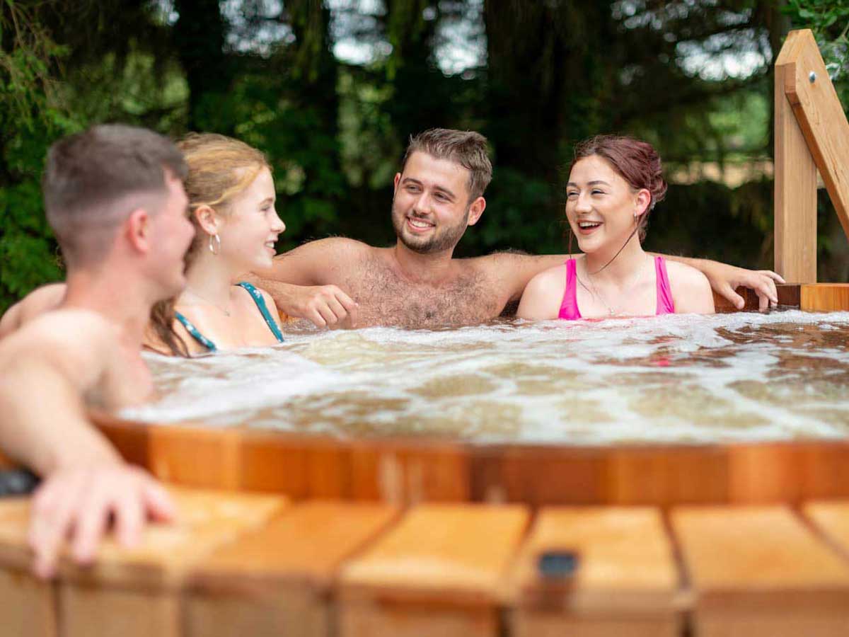 Aurora Cedar Wood Hot Tub (10 Person)