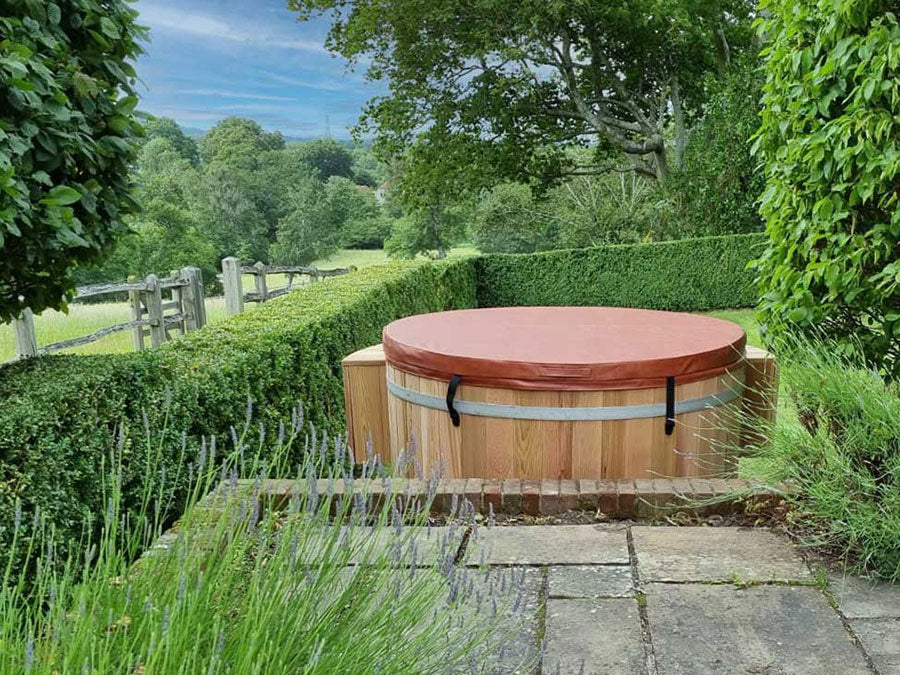 Aurora Cedar Wood Hot Tub (6 Person)