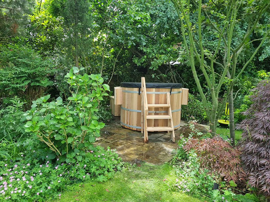 Aurora Cedar Wood Hot Tub (8 Person)